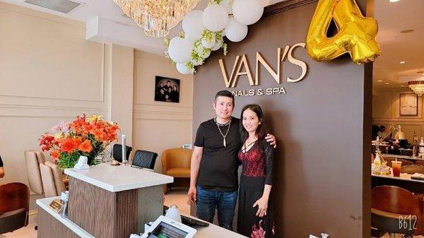 Van's Nail and Spa is celebrating their 4 year anniversary!