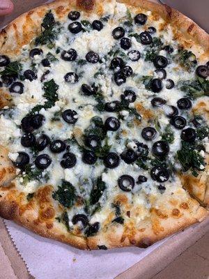 Small Spinach feta pizza with black olives