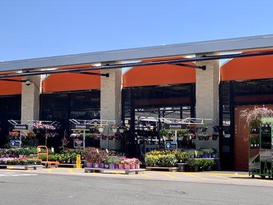 8.3.2022 Home Depot West Sacramento- Richard in Gardening is amazing! He helped me. He is the reason I will return!