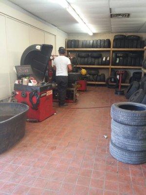 Chalo's Tires Shop