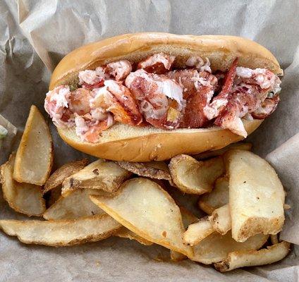 Lobster Lover's Roll with Fries VERY GOOD 7/9