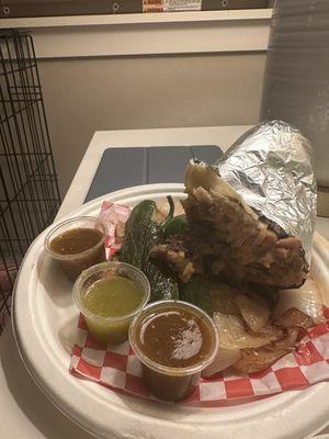 Burrito de lengua, jalapeno y cebolla a la parrilla! Delicioso!