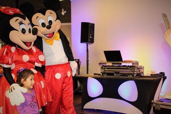 Dj Tegu had mickey & miniMouse as Guest for today's party!