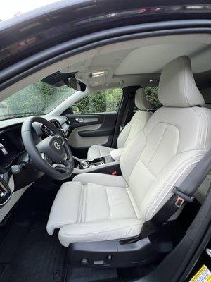 Interior view of Volvo XC40 Plus AWD, Blonde Leather Interior, Onyx Black Exterior