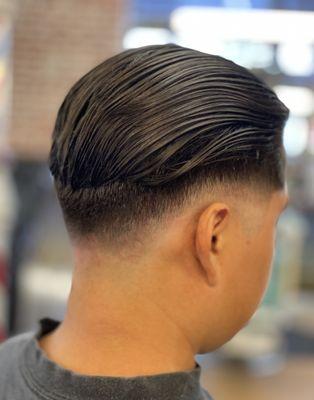 By Barber "Citó" (Mid skin fade with a slick back hairstyle) (IG @fistloco)