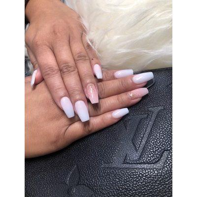 Lavish Nails & Lounge