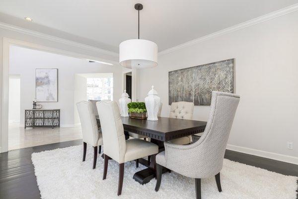 Beautiful Dining room. Staged & under contract in 6 days! #homestaging #homestagingkansascity #homestaginglawrenceks #homestagingtopekaks #l