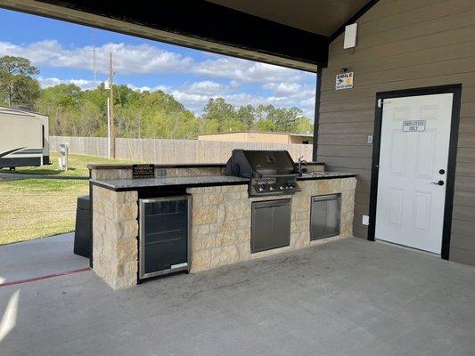 Grill, fridge and restrooms.