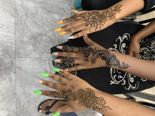 Henna tattoo available on red black and brown color