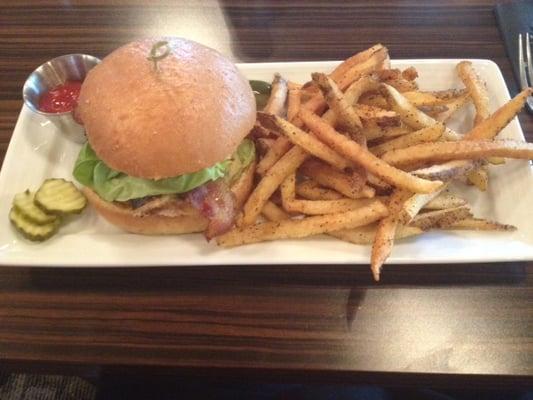 Chicken Entree: Bacon, Lettuce, Tomato, Guacamole, onions, cheese, etc.. added Jalapeños it was so great. The french fries are a