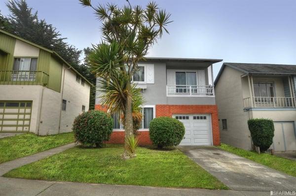 Sold: $875,000- March 2016
 Represented Buyer