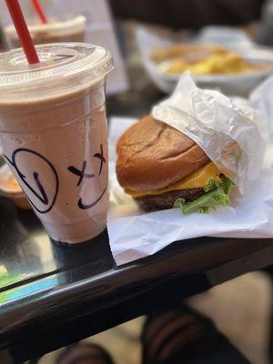 The best non-dairy milkshake out there, & some superb vegan cheeseburger