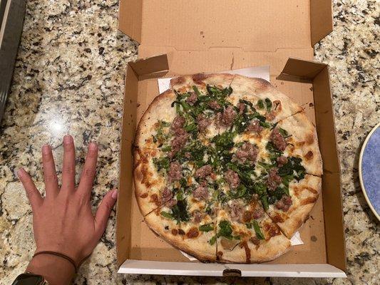 Sausage and broccoli rabe white pizza - mediocre