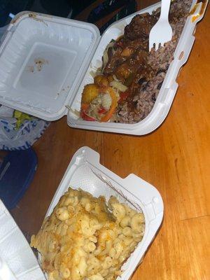 Macaroni & Cheese Oxtail & Beans