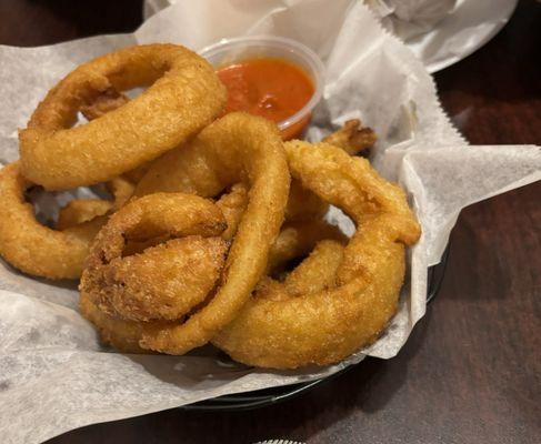 Onion Rings with warm marinara sauce