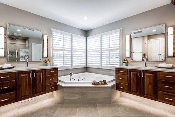 Wow! Beautiful bathroom with our shutters installed !