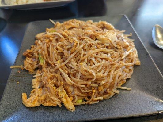 Pad Thai with chicken