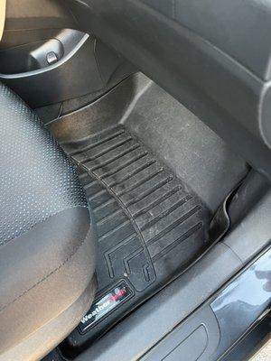 Passenger seat floor