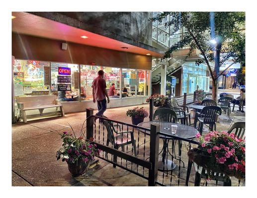 Patio Margie's Candies.Montrose Ave,Chicago, IL . Old School (Since1921) Ice Cream /Candy Shop Great Staff Great Friendly Service.Cool!