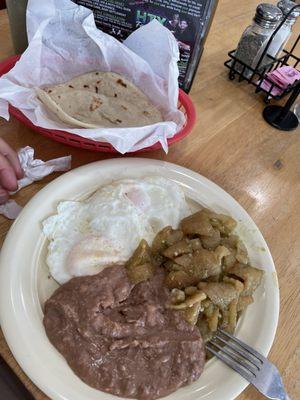 Plate of chicharrón verde.