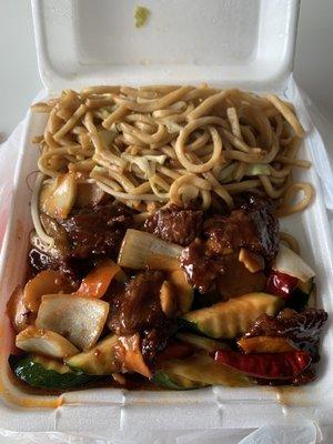 27. Szechuan Beef Lunch Special with chow main