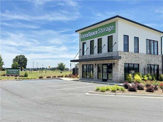 Beauty Image - Extra Space Storage at 200 Leamington Blvd, Byron, GA 31008