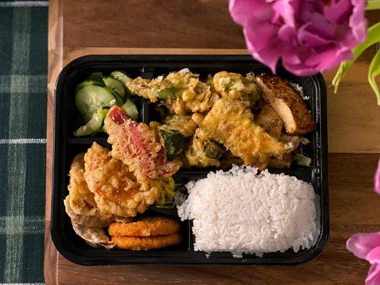 B10 Veggie Combo Bento: great for the hungry vegetarian in your life