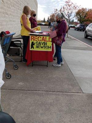 Political party at Hobby Lobby.. Don't agree, bur Gotta love it!!