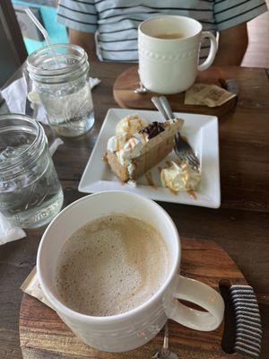 Café con leche and dulce de leche pastry