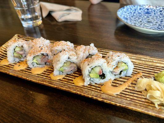 Spicy hamachi roll