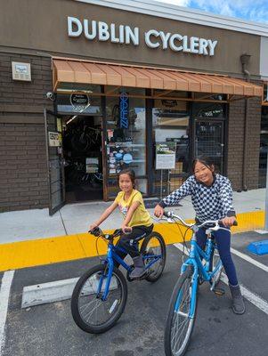 Girl Power! Ready for spring break w/new bikes from Dublin Cyclery