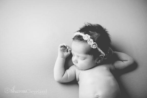 Simple and pure newborn portraits.