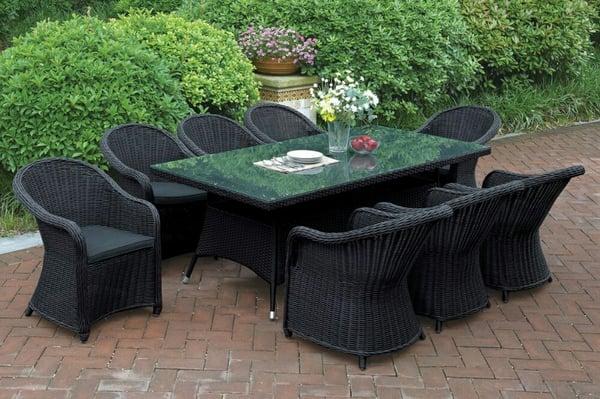 Beautiful outdoor table and 6 chairs for any and all purposes