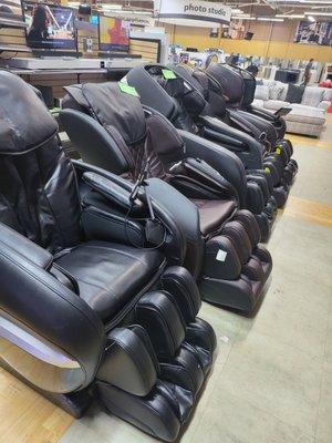 Demo massage chair at Electronic Express