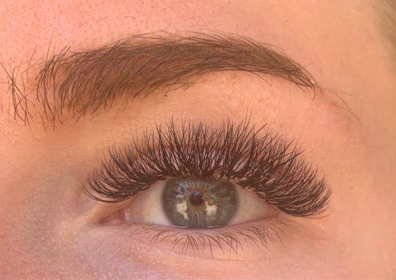 volume eyelash extensions