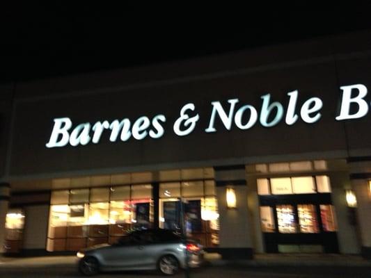 Barnes And Noble -- 444 Broadway / RTE 1, Saugus                        Storefront