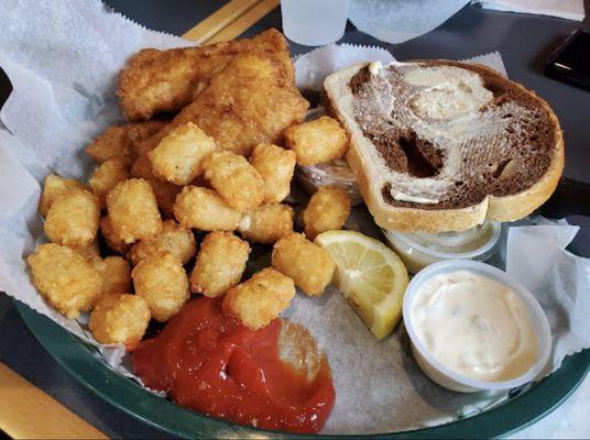 Fish fry with tater tots