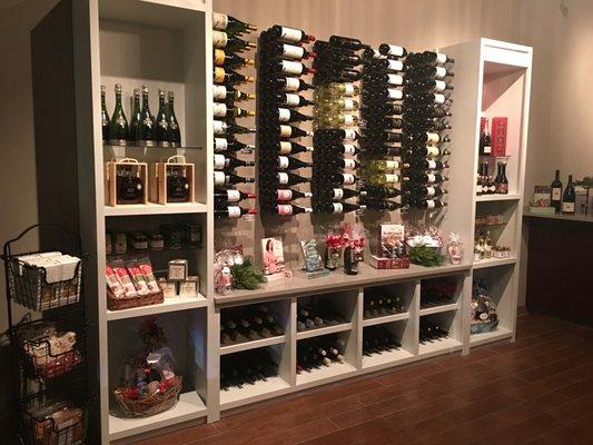 We offer a thoughtful curated selection of 100 wines around the world and delicious artisanal gourmet products.