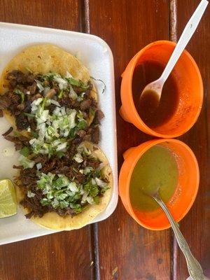 Lengua and cabeza tacos with salsa