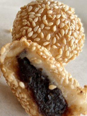 6 Piece Red Bean Sesame Ball YUM!