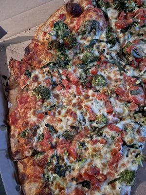 24. Spinach, Broccoli e Pomodoro Pizza