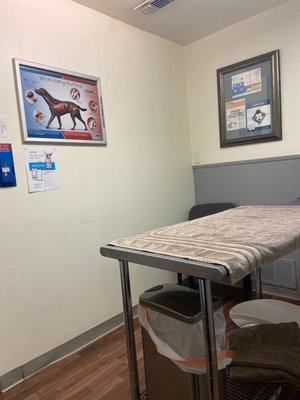 Twin Lakes Pet & Bird Clinic