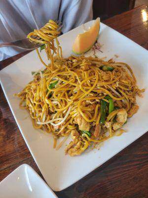 Chicken lo mein. Chicken is bland and is a bit undercooked.