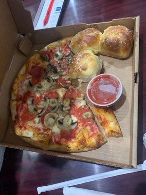 Pepperoni and mushroom pizza with garlic knots