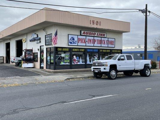 Pick-Em Up Truck Store