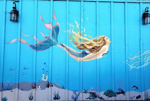 Untitled - Mermaid Under the Sea - Manuel Cruz, Cherise Hansson & Community Volunteers