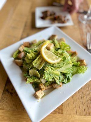 Vegan Caesar salad (instagram: jax.vegan.eats)