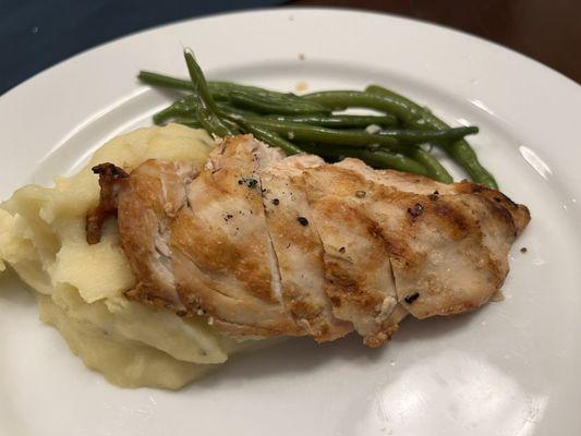 Grilled chicken, garlic green beans and garlic mashed potatoes