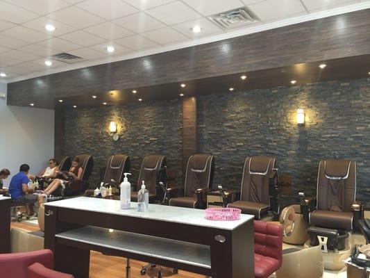 this is the best nails salon in aberdeen nj clearn and beautifull never complain perfect job all my family go there and happy