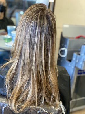 Root touch up highlights at Evoke